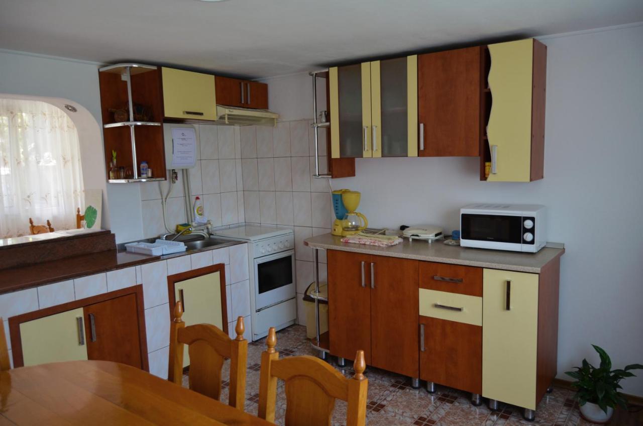 Vila Nadia Hotel Oesti-Paminteni Luaran gambar