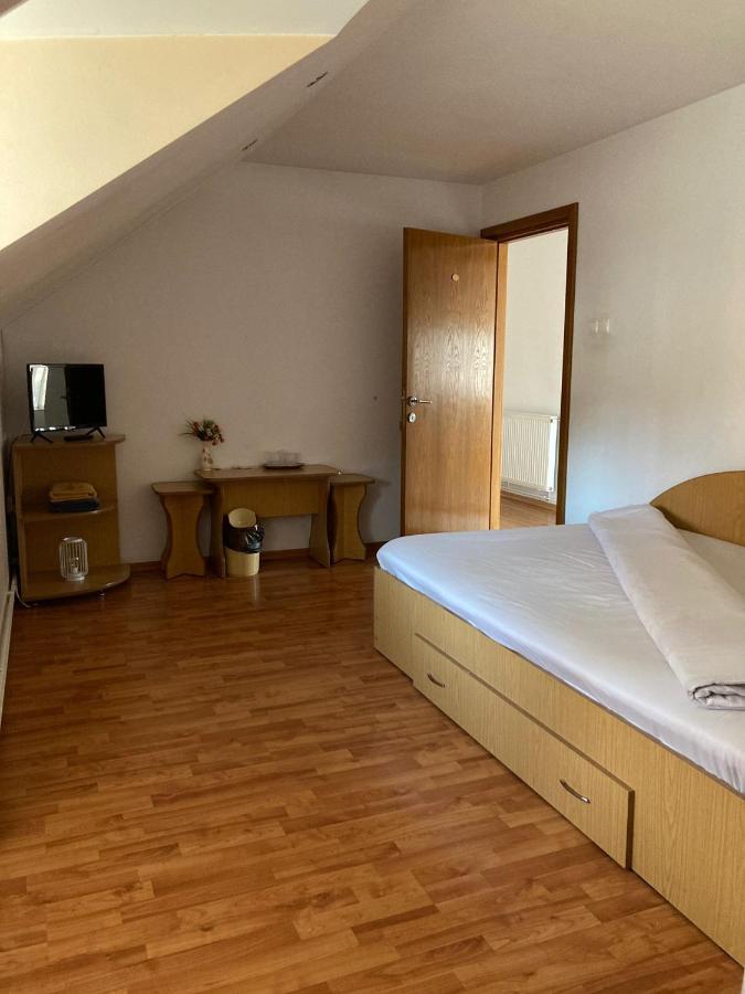 Vila Nadia Hotel Oesti-Paminteni Luaran gambar