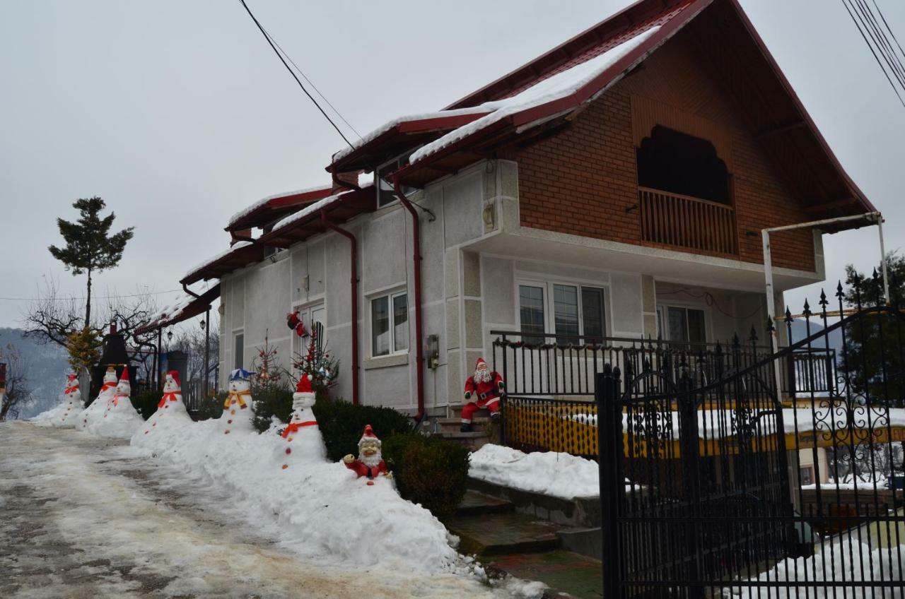Vila Nadia Hotel Oesti-Paminteni Luaran gambar